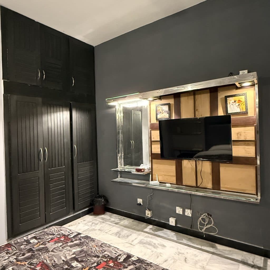 GreenLux Room 9 room gallery thumbnail 2