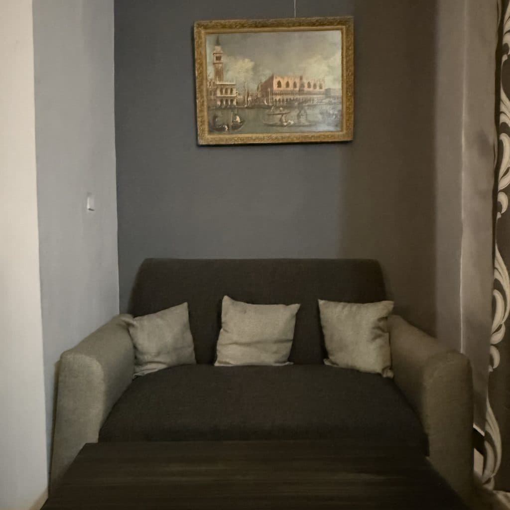 GreenLux Room 9 room gallery thumbnail 6